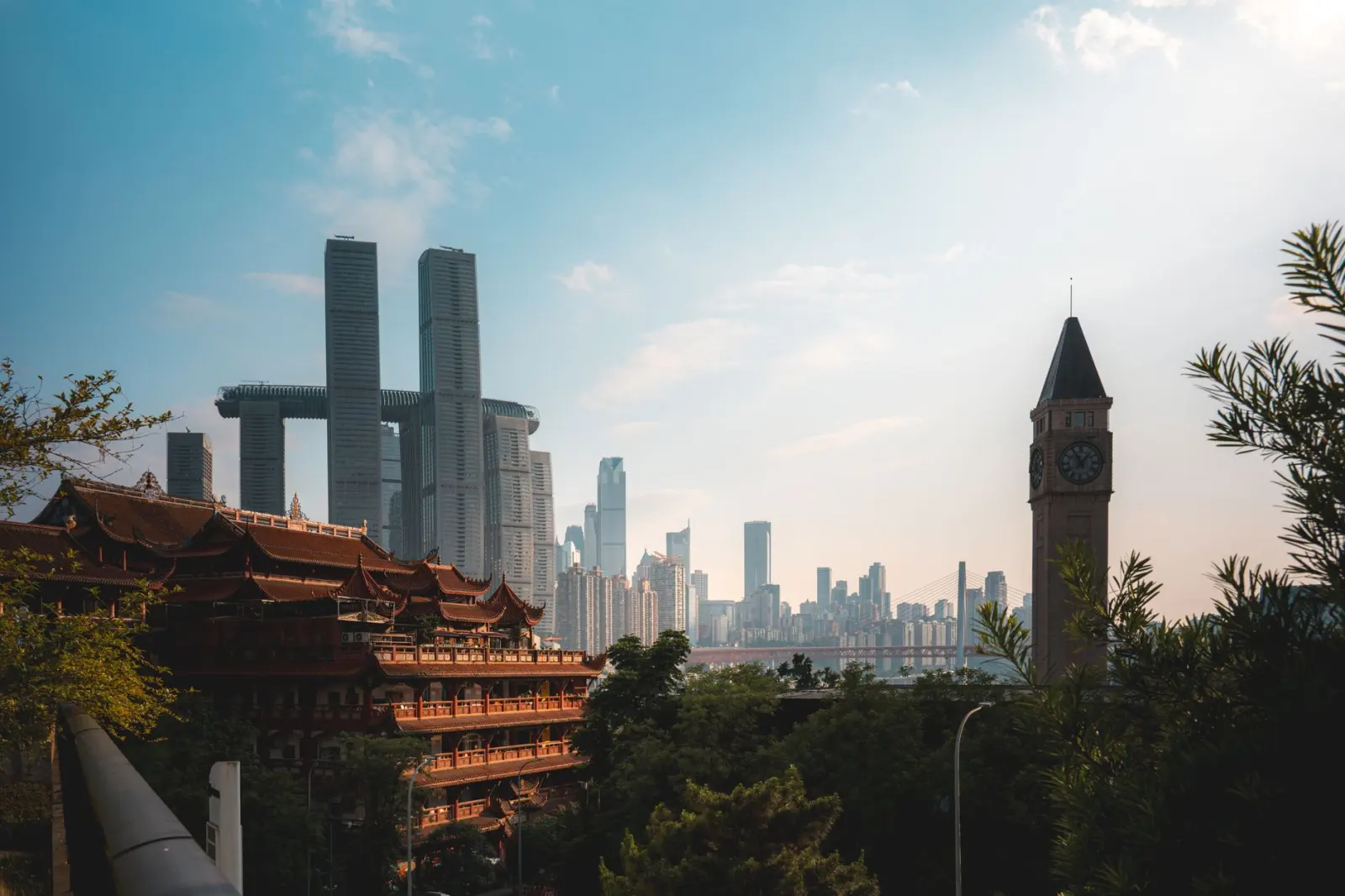 重庆道之源夜景亮化工程：楼体亮化设计中的点光源应用要点
