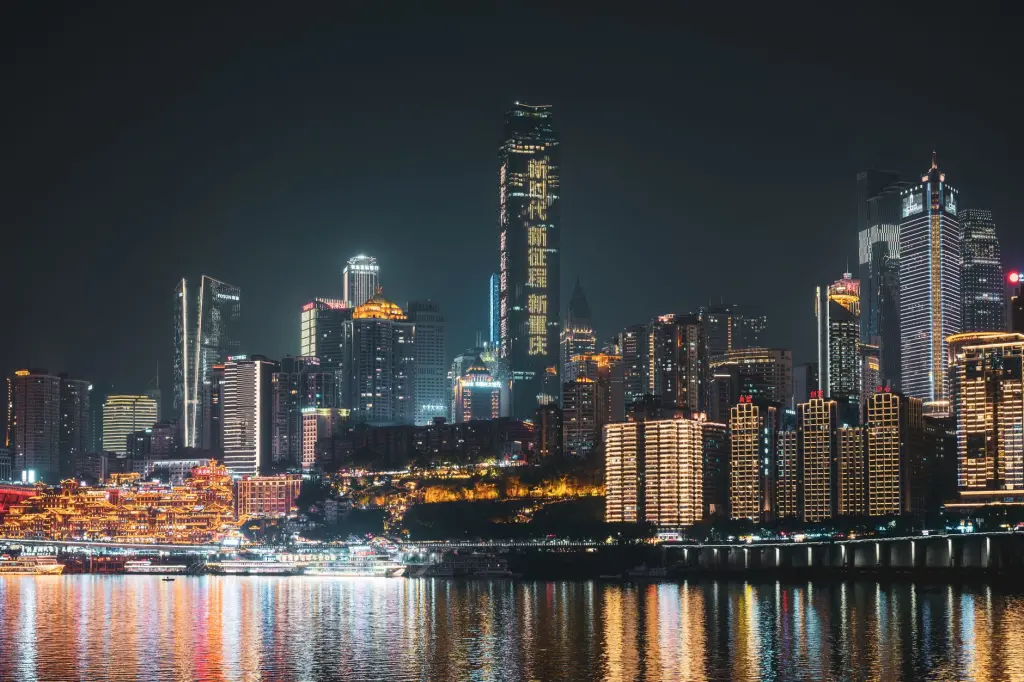 重庆道之源夜景亮化工程：楼体亮化设计中的点光源应用要点