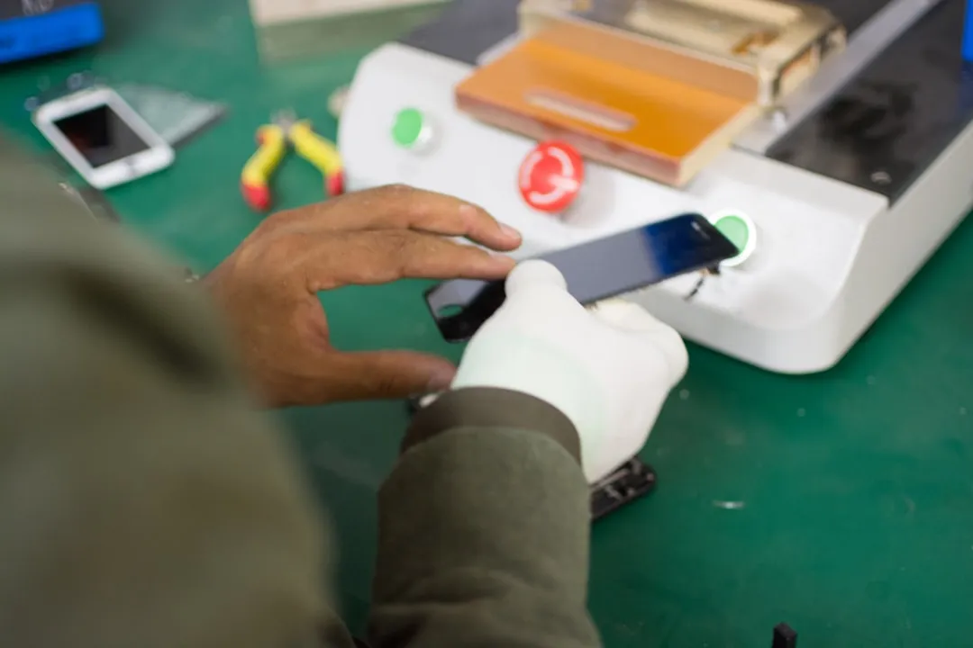 楼体亮化项目灯具选型指南：LED点光源与轮廓灯的性能对比